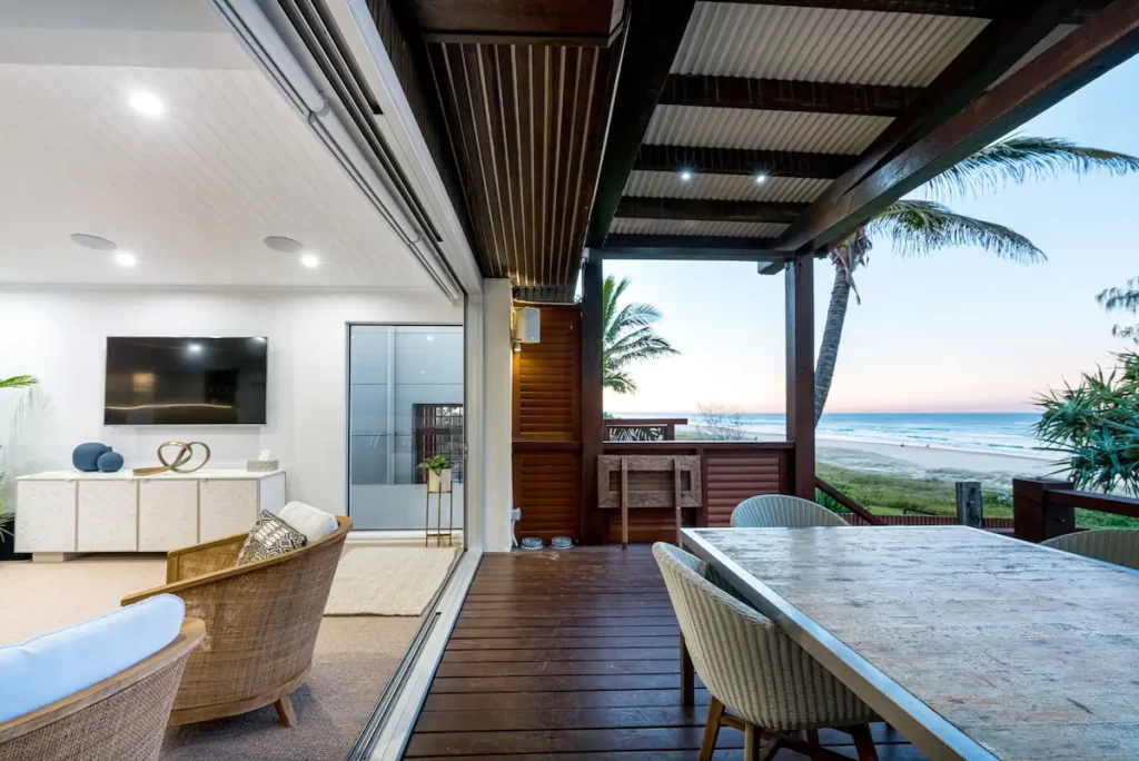 gold coast luxury holiday home